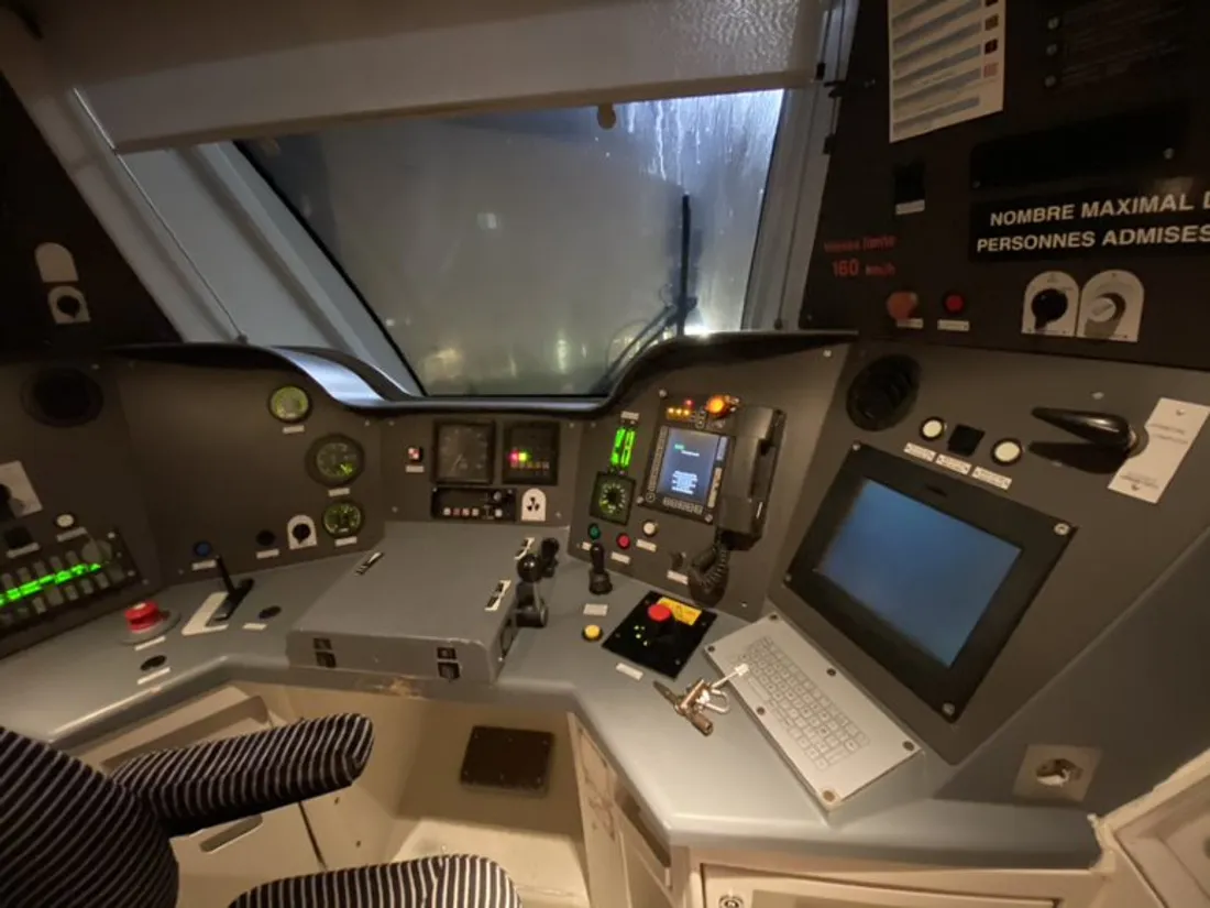 Cabine conducteur dans un TER